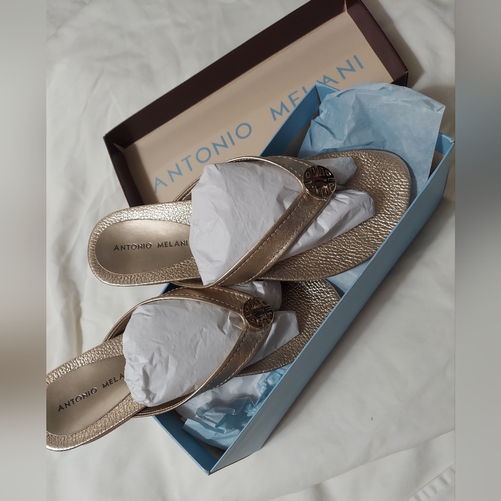 Antonio Melani Metallic Gold Thong Sandals Sz 8 New In Box